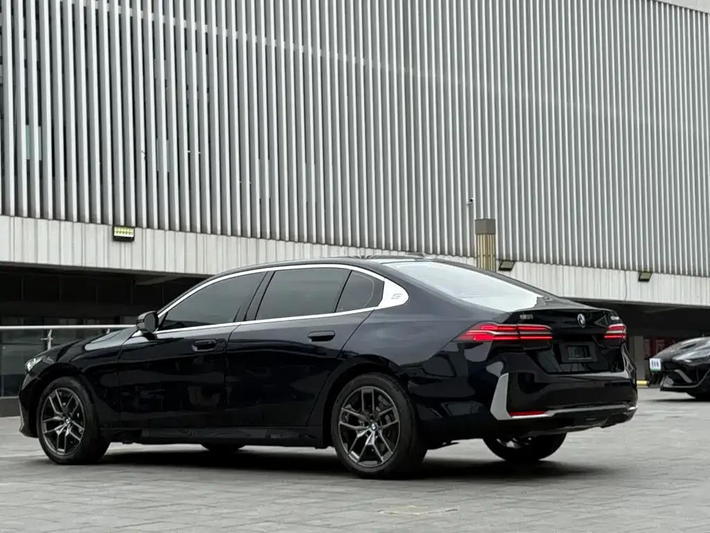 BMW 5 Series — фото 5