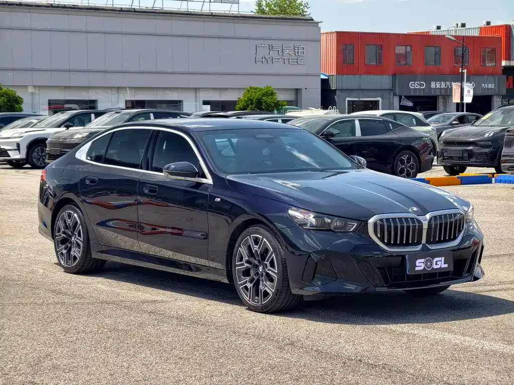 BMW 5 Series — фото 10