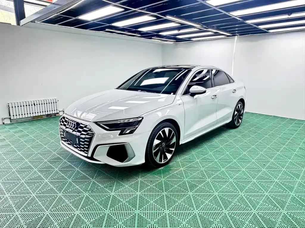 Audi A3 — фото 1