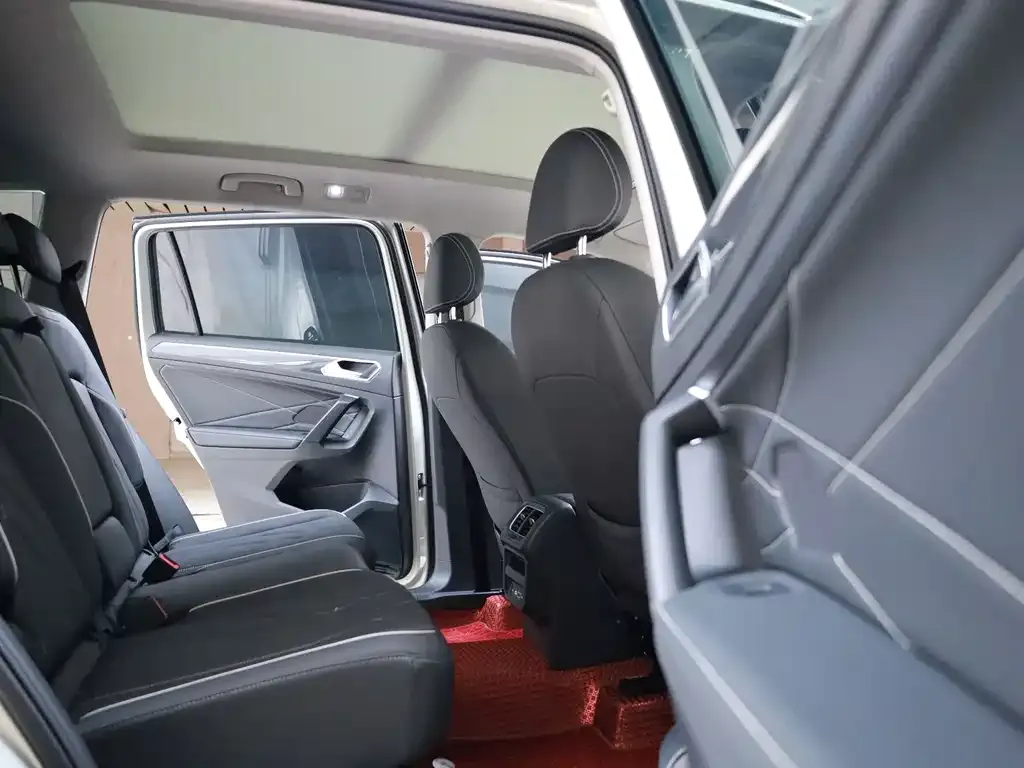 Volkswagen Tiguan L 2022 из CN, фото 3