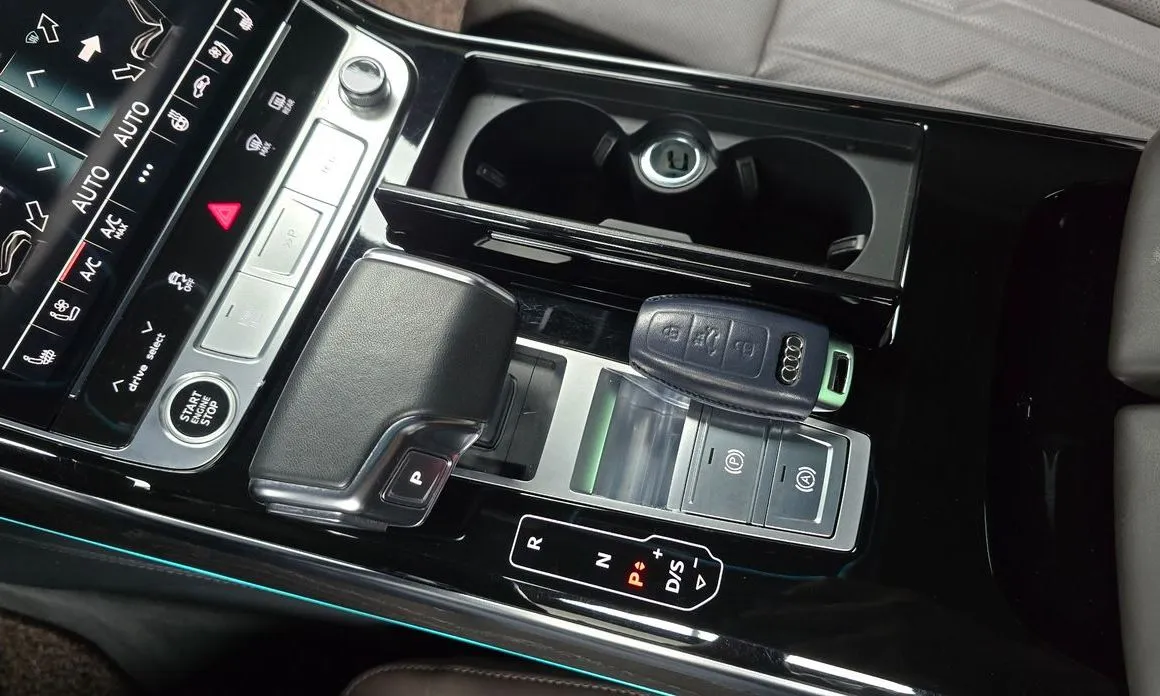 Audi A8 2023 из KR, фото 10