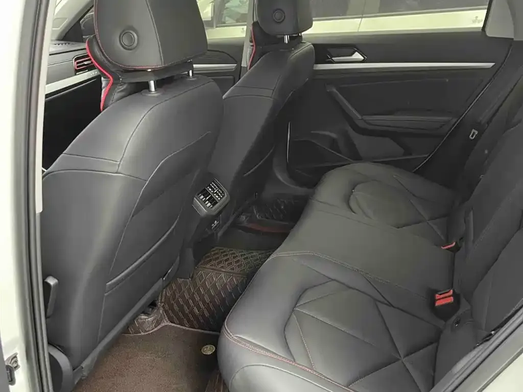 Volkswagen Lavida — фото 6