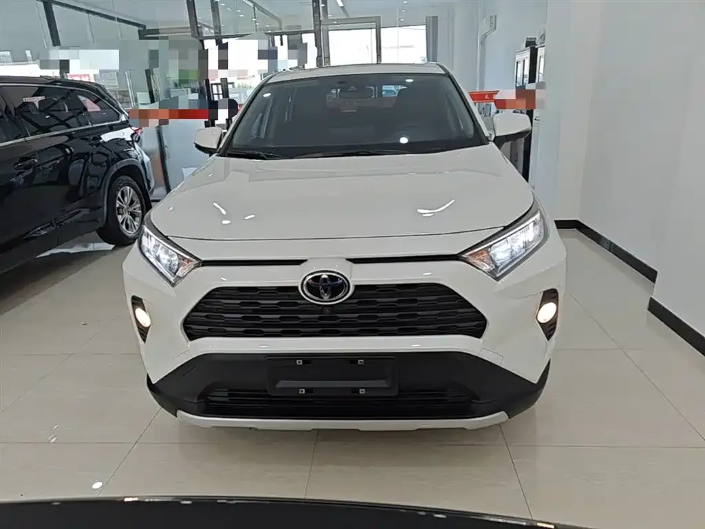 Toyota RAV4 — фото 5