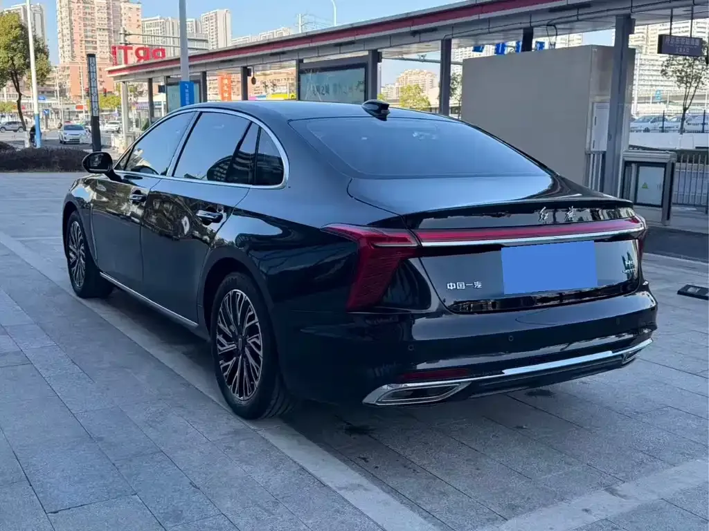 Hongqi H5 — фото 10