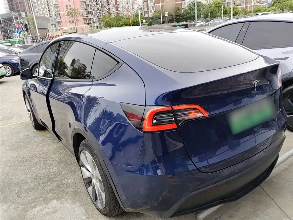 Tesla Model Y — фото 9