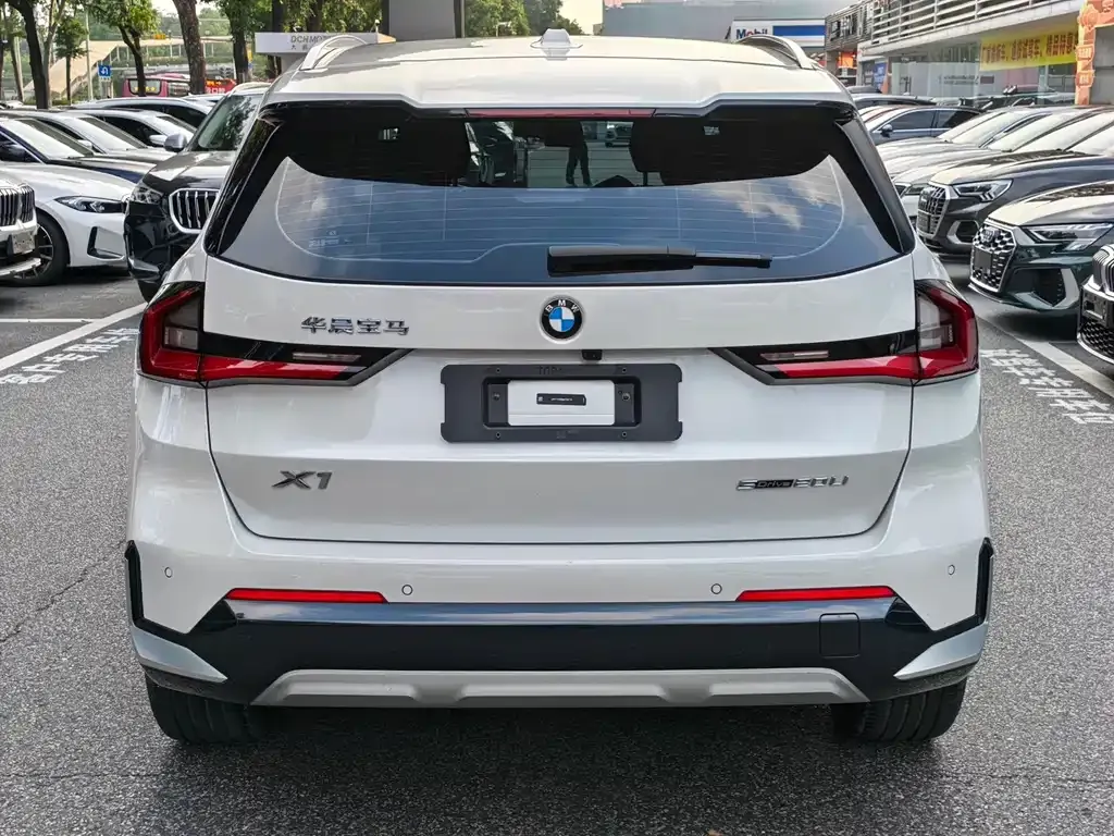 BMW X1 — фото 10