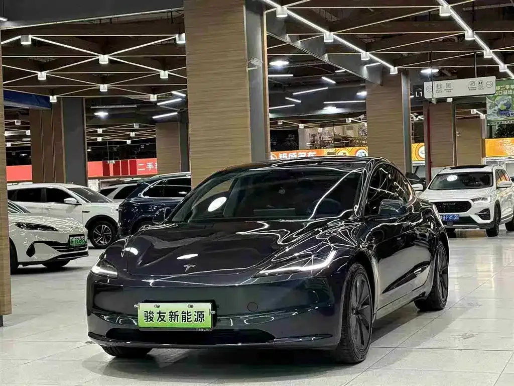Tesla Model 3 — фото 1