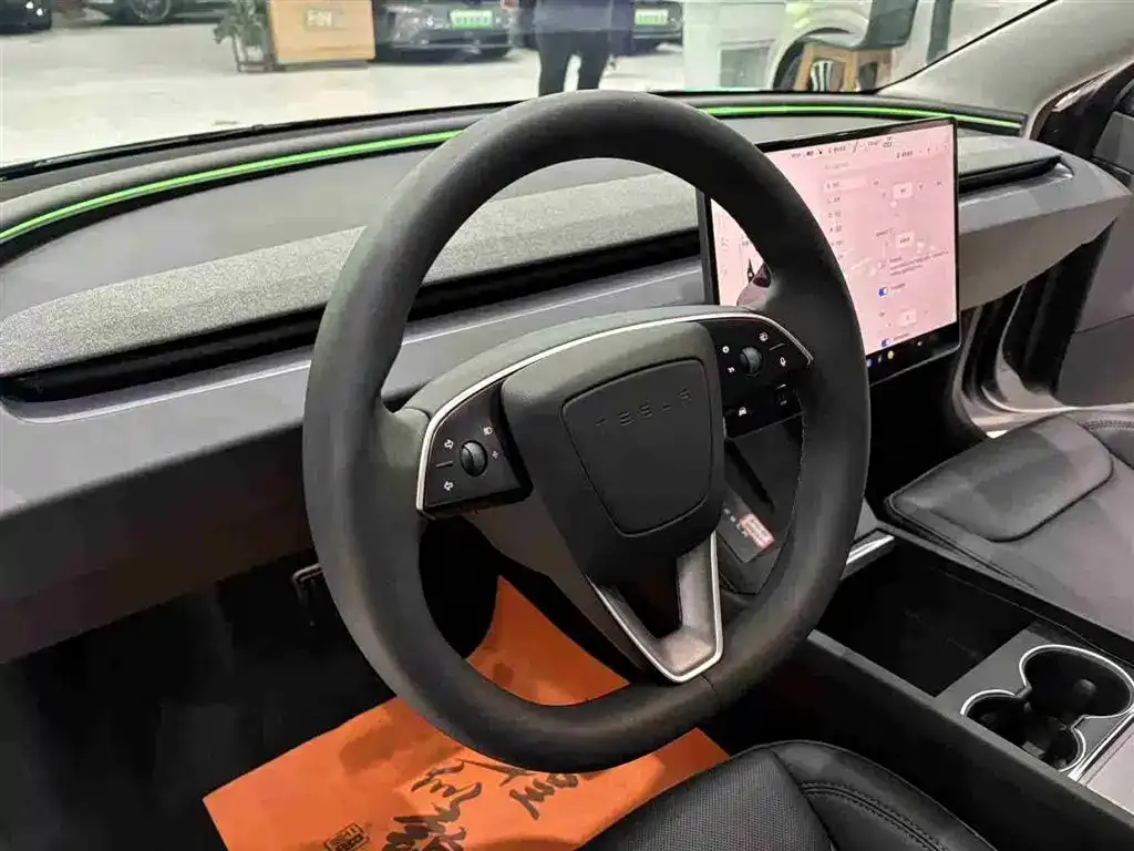 Tesla Model 3 — фото 2
