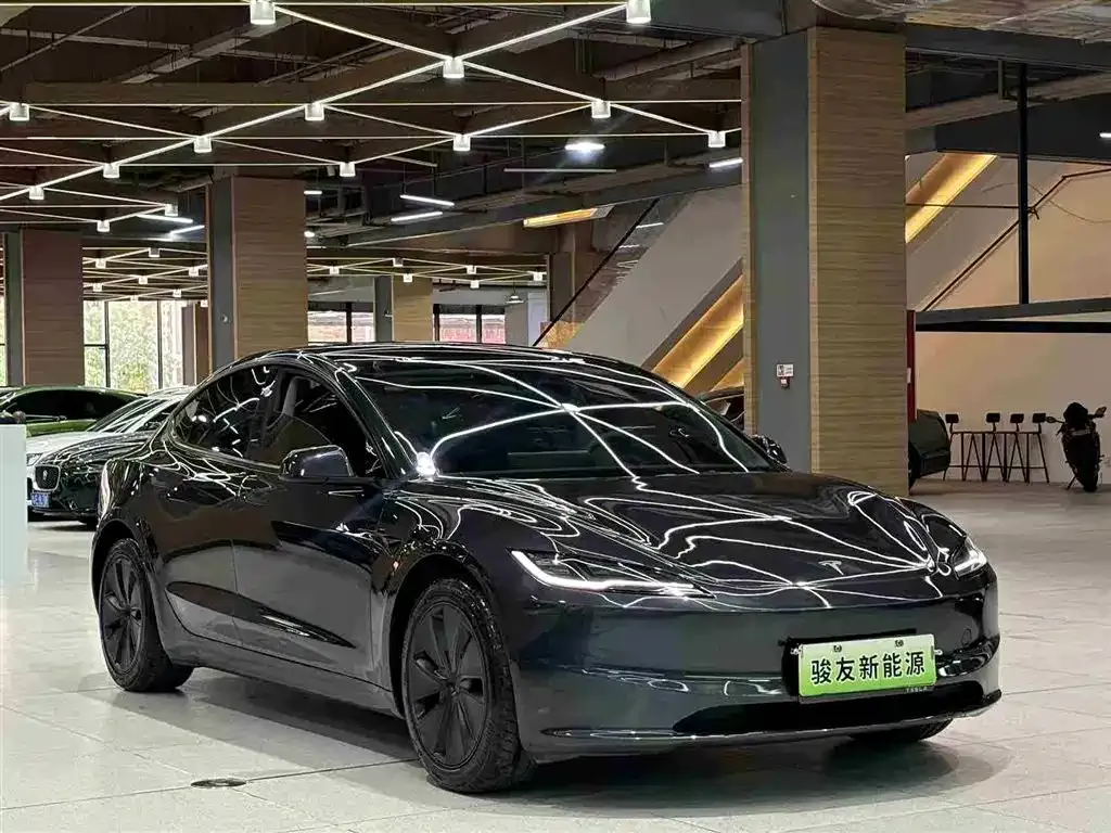 Tesla Model 3 — фото 4