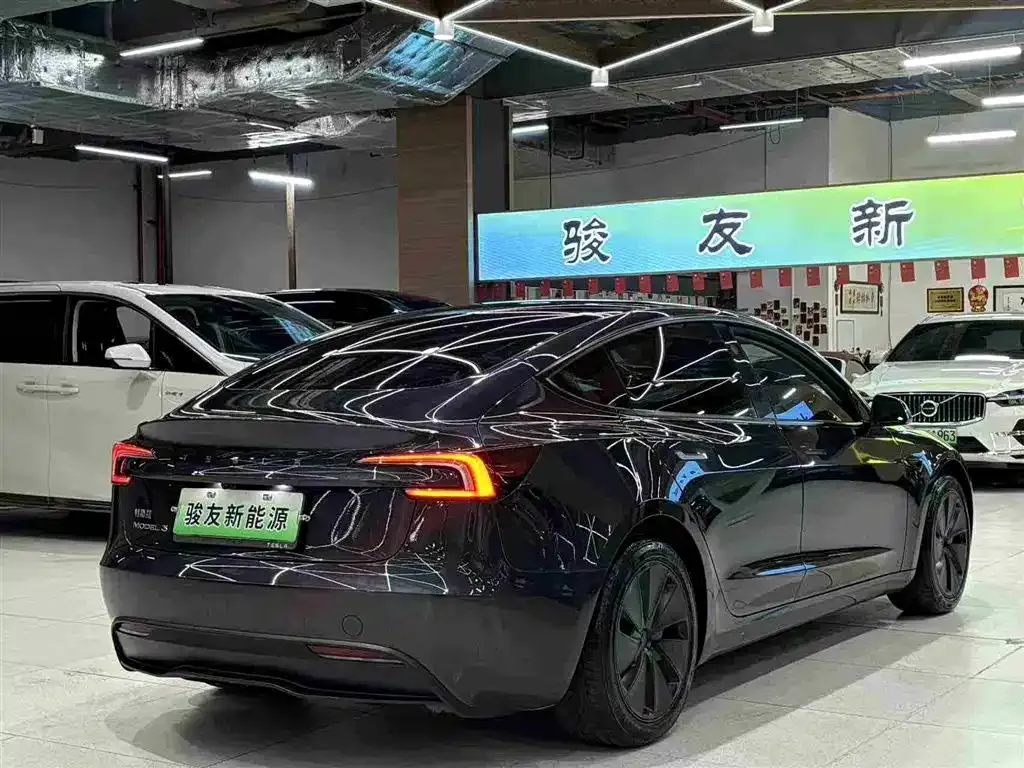 Tesla Model 3 — фото 3