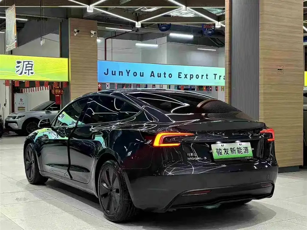 Tesla Model 3 — фото 10