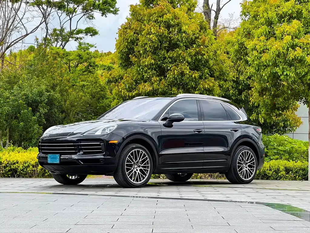 Porsche Cayenne — фото 1