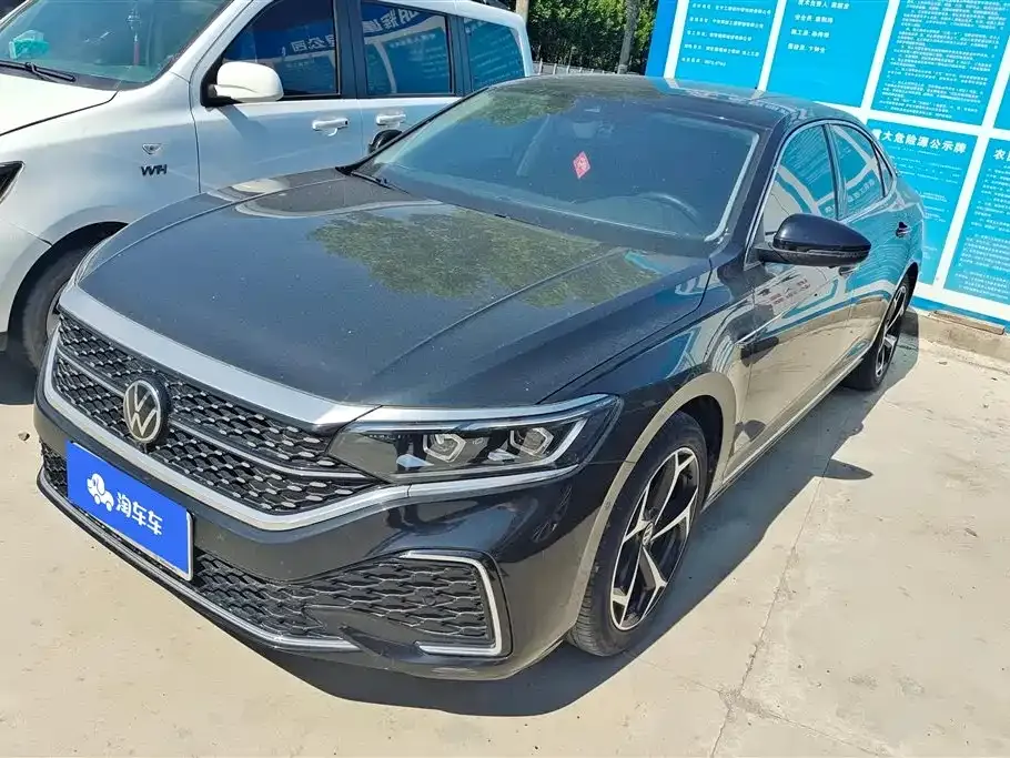 Volkswagen Passat — фото 1