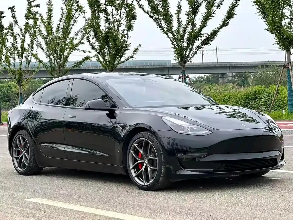 Tesla Model 3 — фото 8