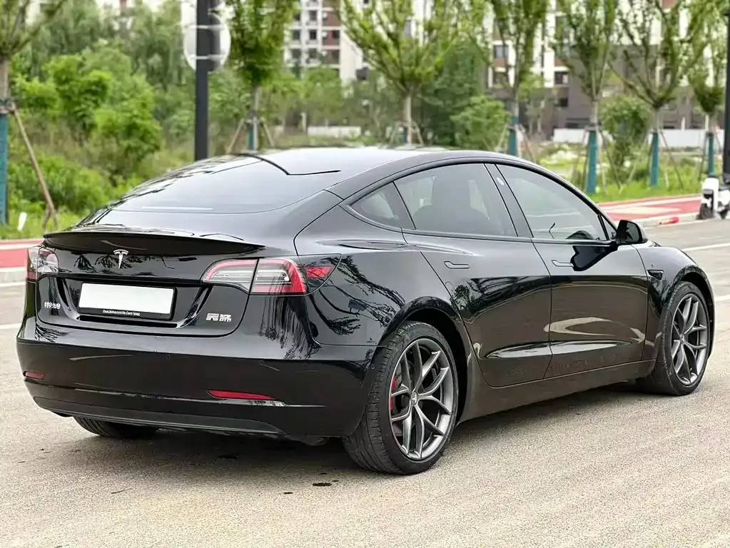 Tesla Model 3 — фото 3