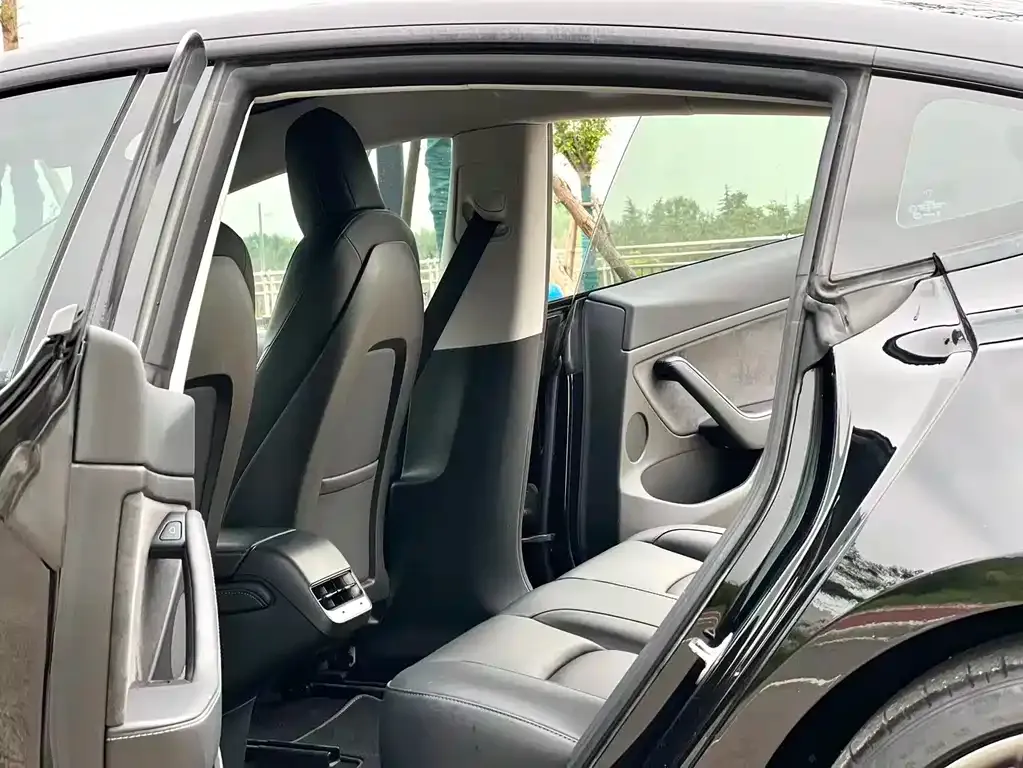 Tesla Model 3 — фото 4