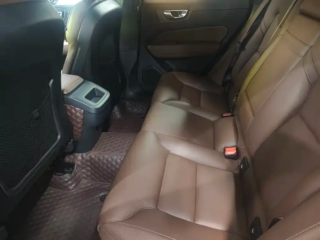 Volvo XC60 2021 из CN, фото 6