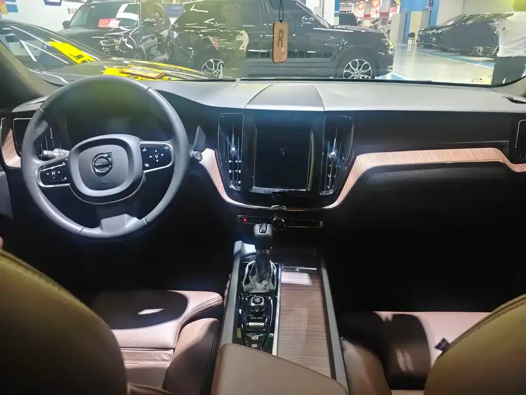 Volvo XC60 2021 из CN, фото 5