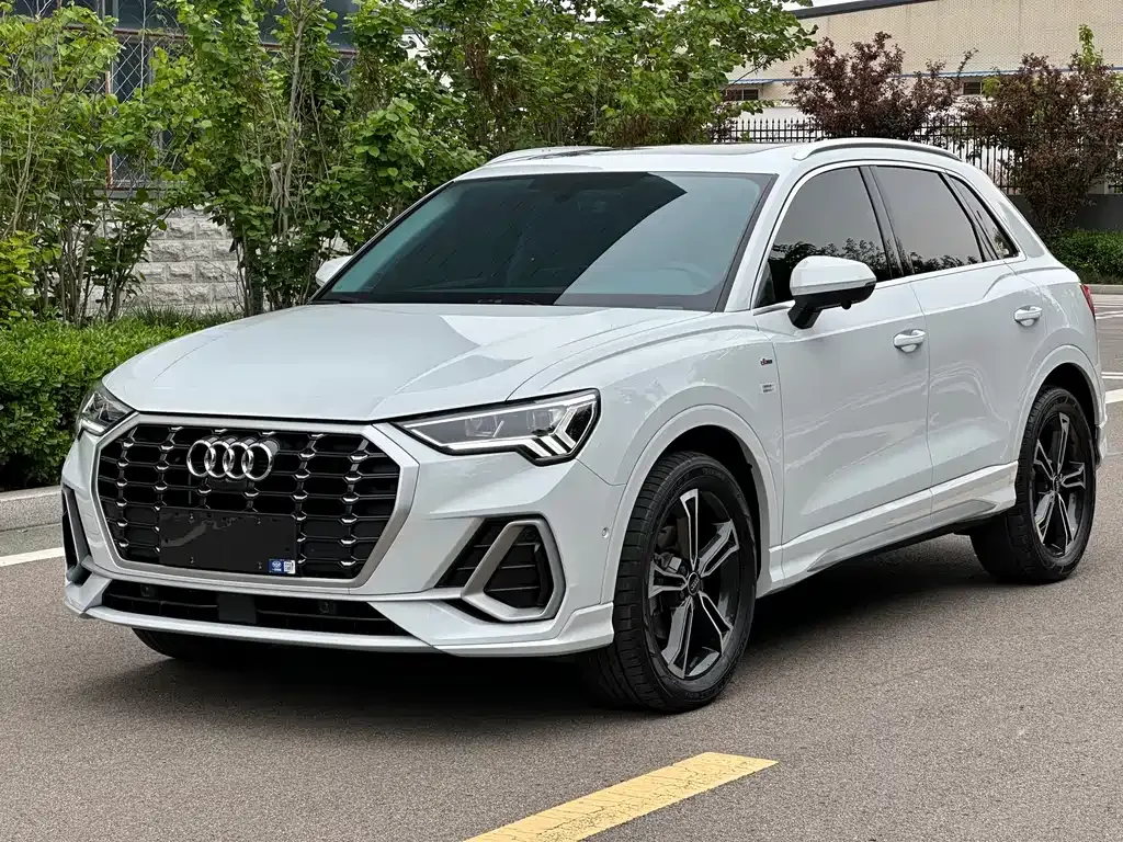Audi Q3 — фото 1