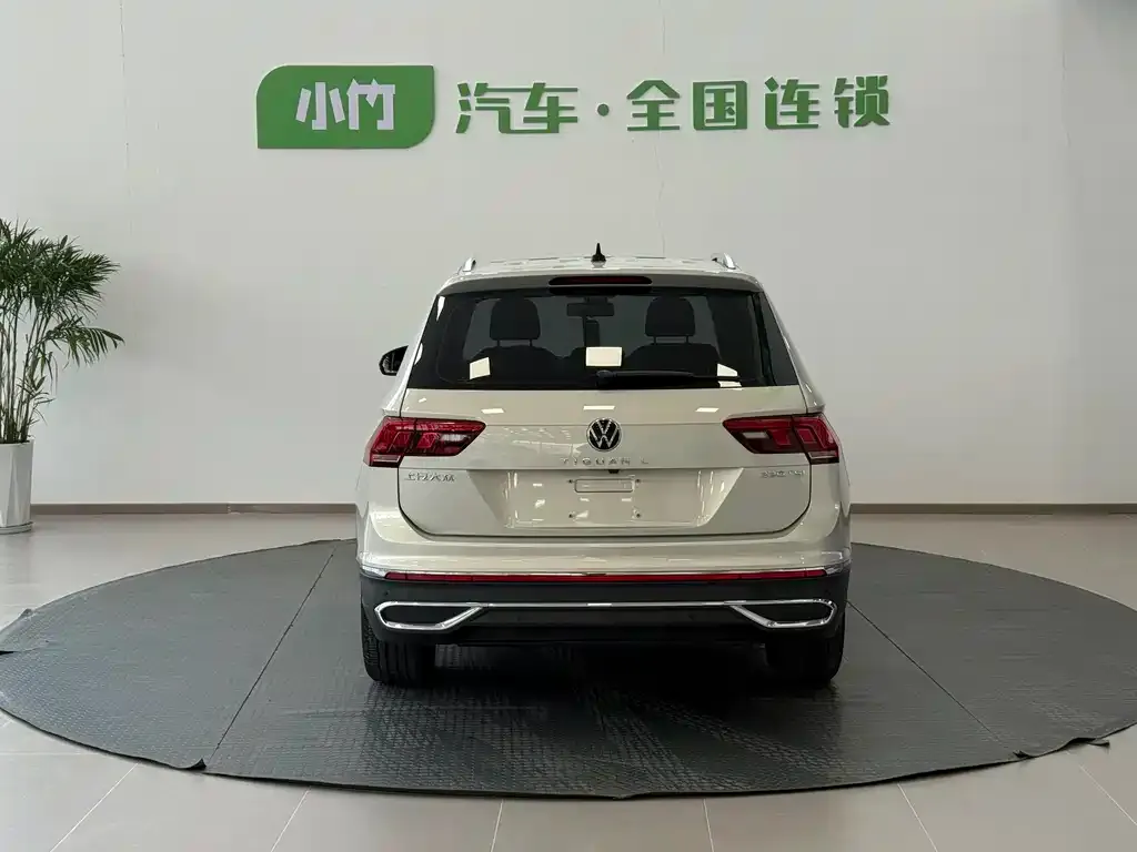 Volkswagen Tiguan L — фото 2