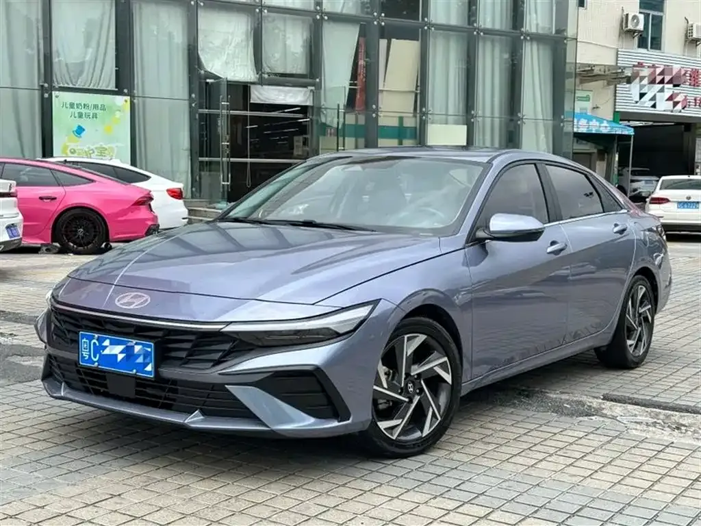 Hyundai Elantra — фото 1