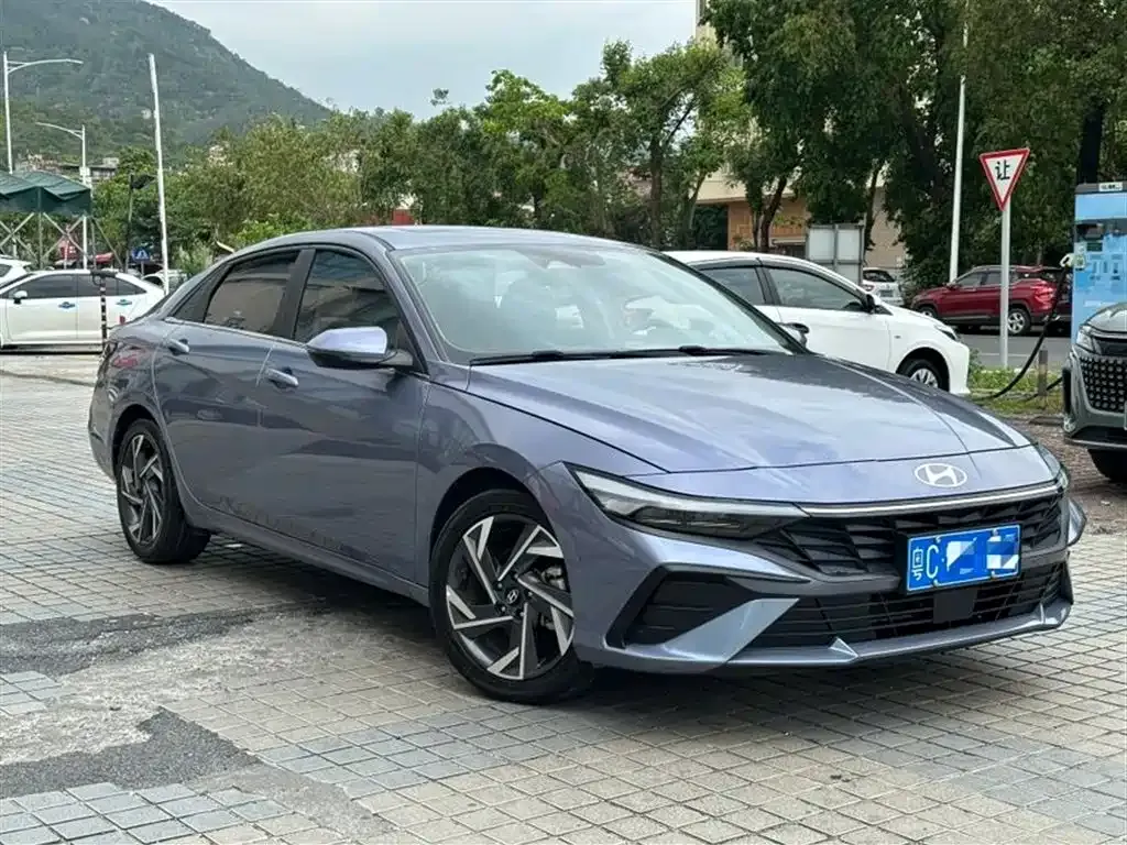 Hyundai Elantra — фото 7