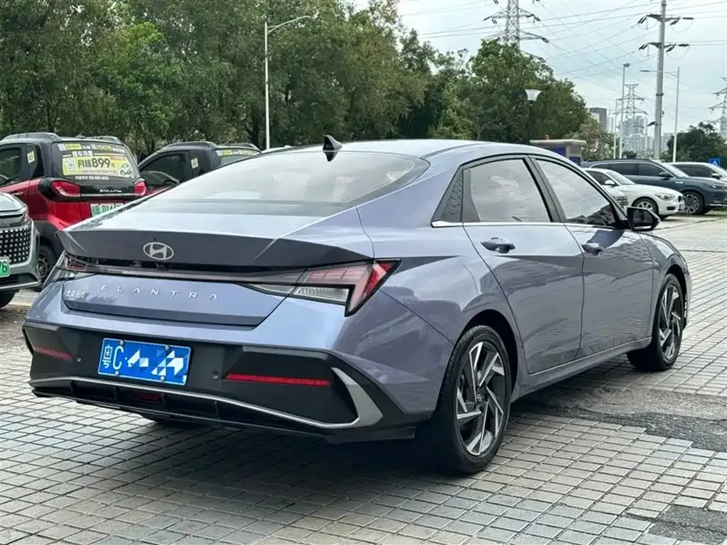 Hyundai Elantra — фото 8