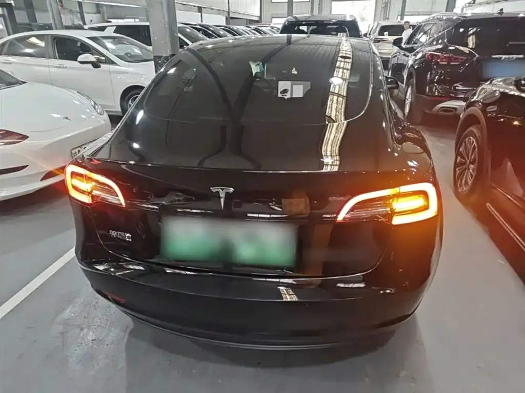 Tesla Model 3 — фото 10