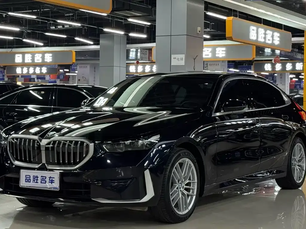 BMW 5 Series — фото 1