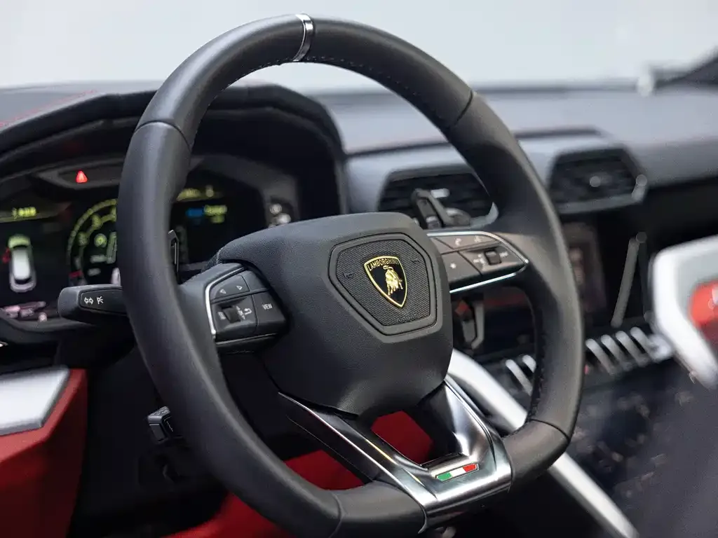 Lamborghini Urus — фото 9