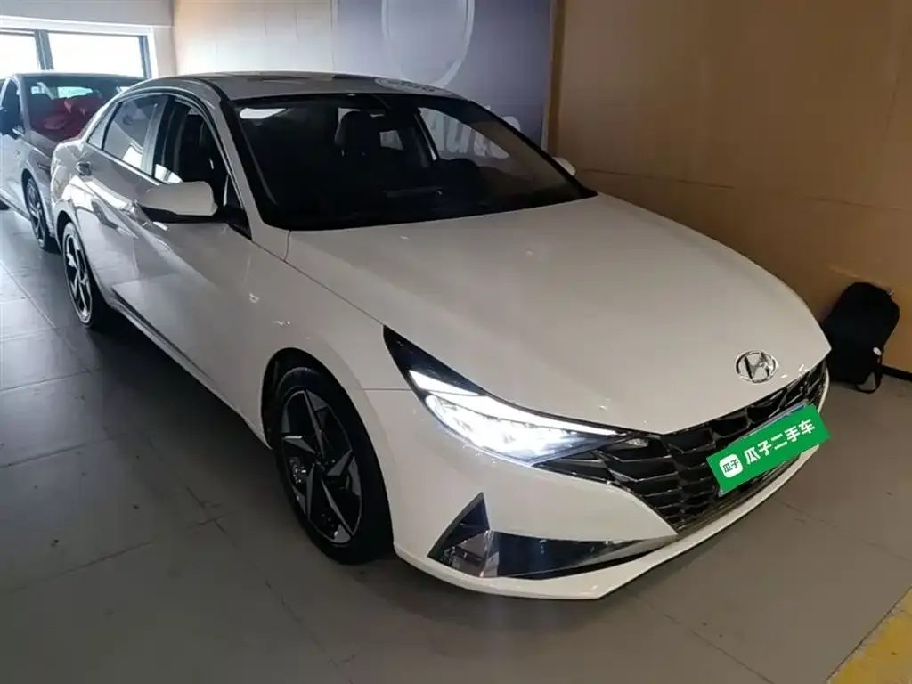 Hyundai Elantra — фото 5
