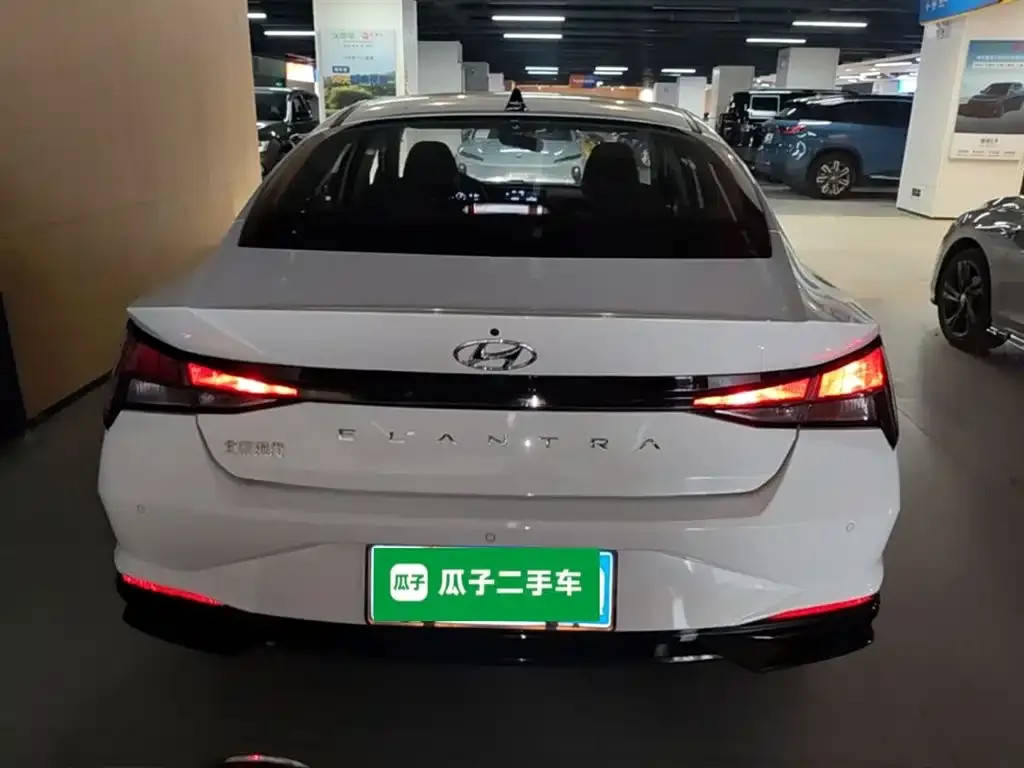 Hyundai Elantra — фото 2