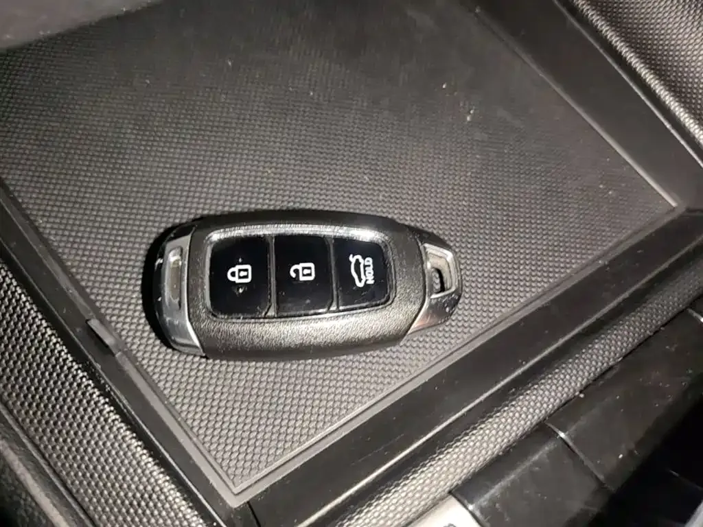 Hyundai Elantra — фото 10