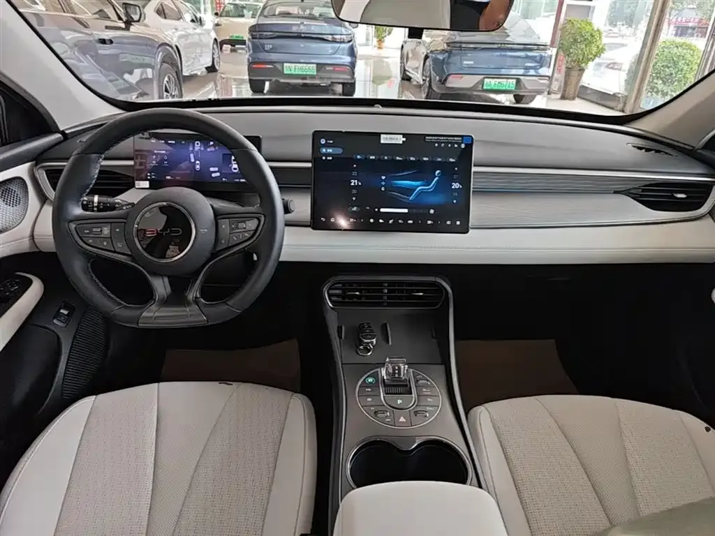 BYD Seal 05 DM-i — фото 10