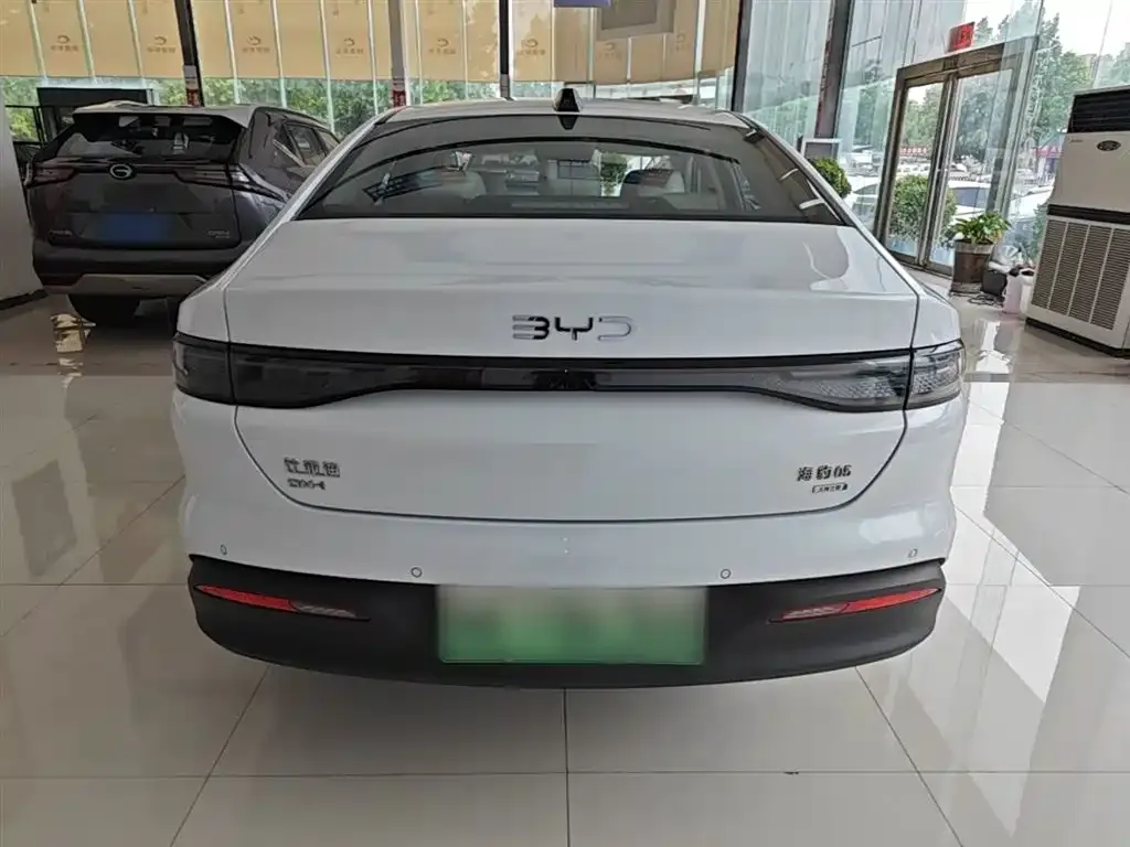 BYD Seal 05 DM-i — фото 8