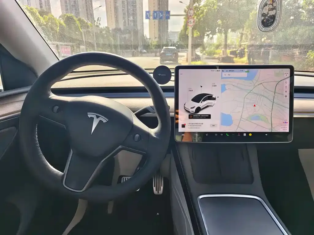 Tesla Model Y — фото 3