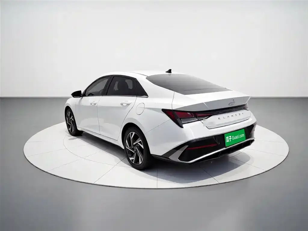 Hyundai Elantra — фото 3