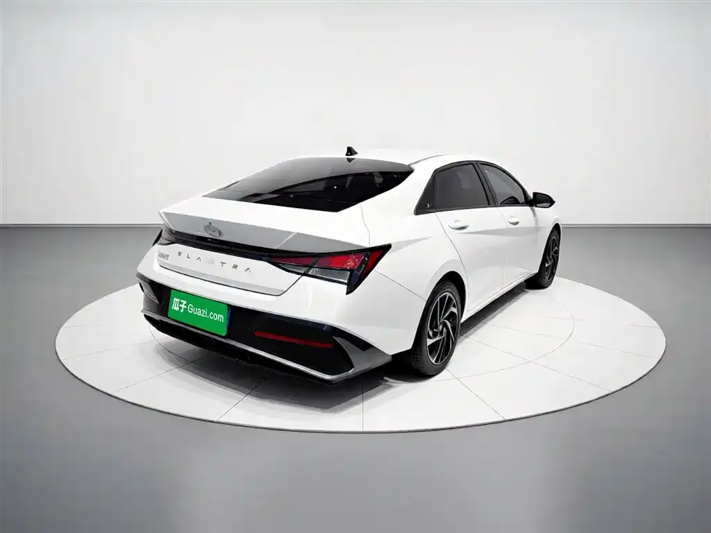 Hyundai Elantra — фото 8