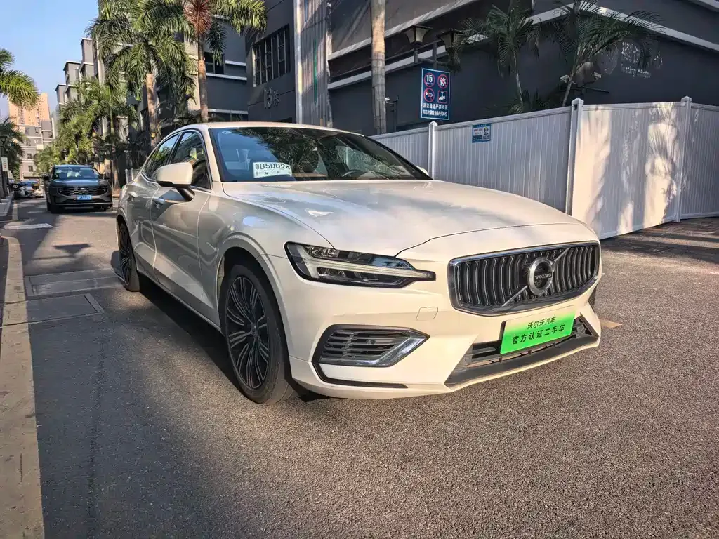 Volvo S60 PHEV 2021 из CN, фото 5