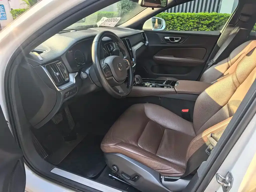 Volvo S60 PHEV 2021 из CN, фото 7