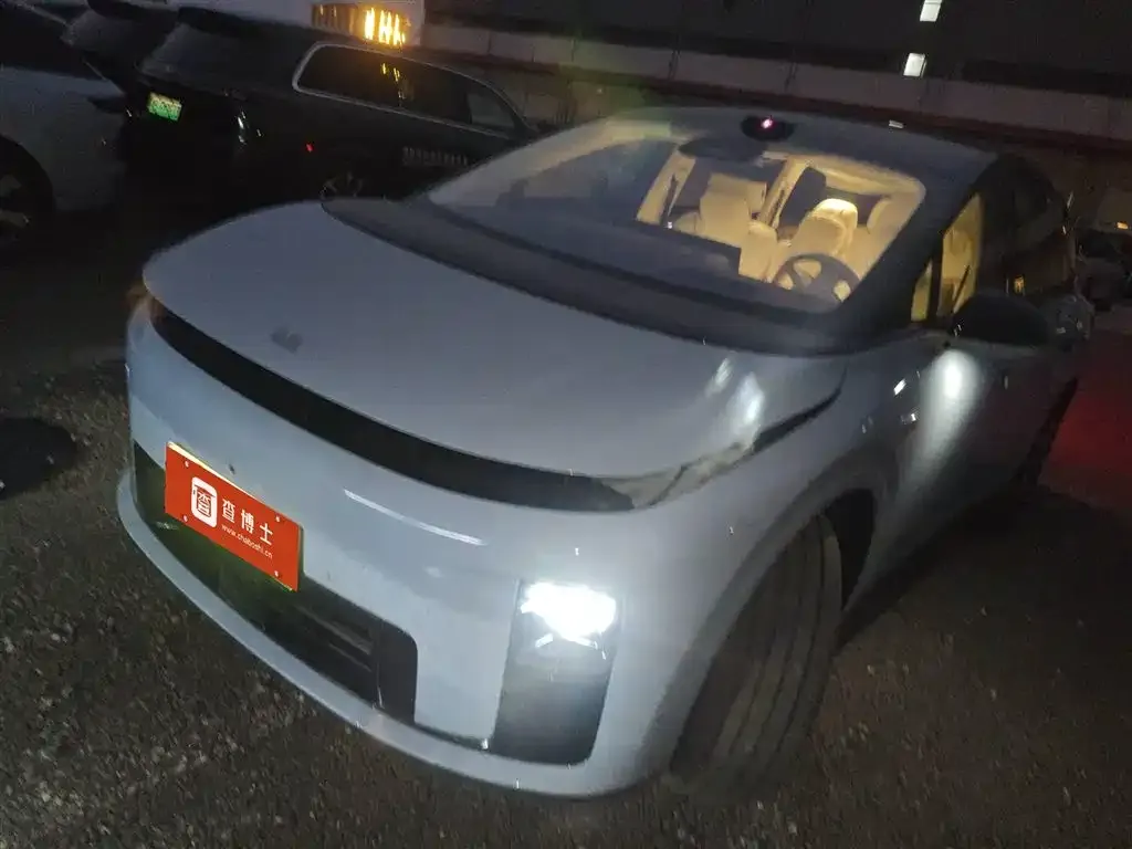 Li Auto i8