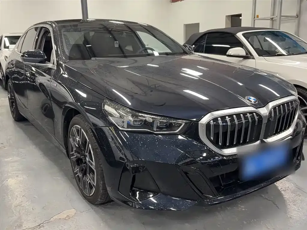 BMW 5 Series — фото 1