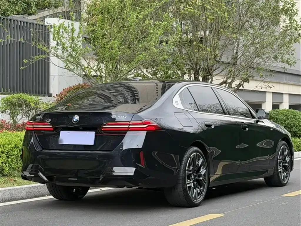 BMW 5 Series — фото 10
