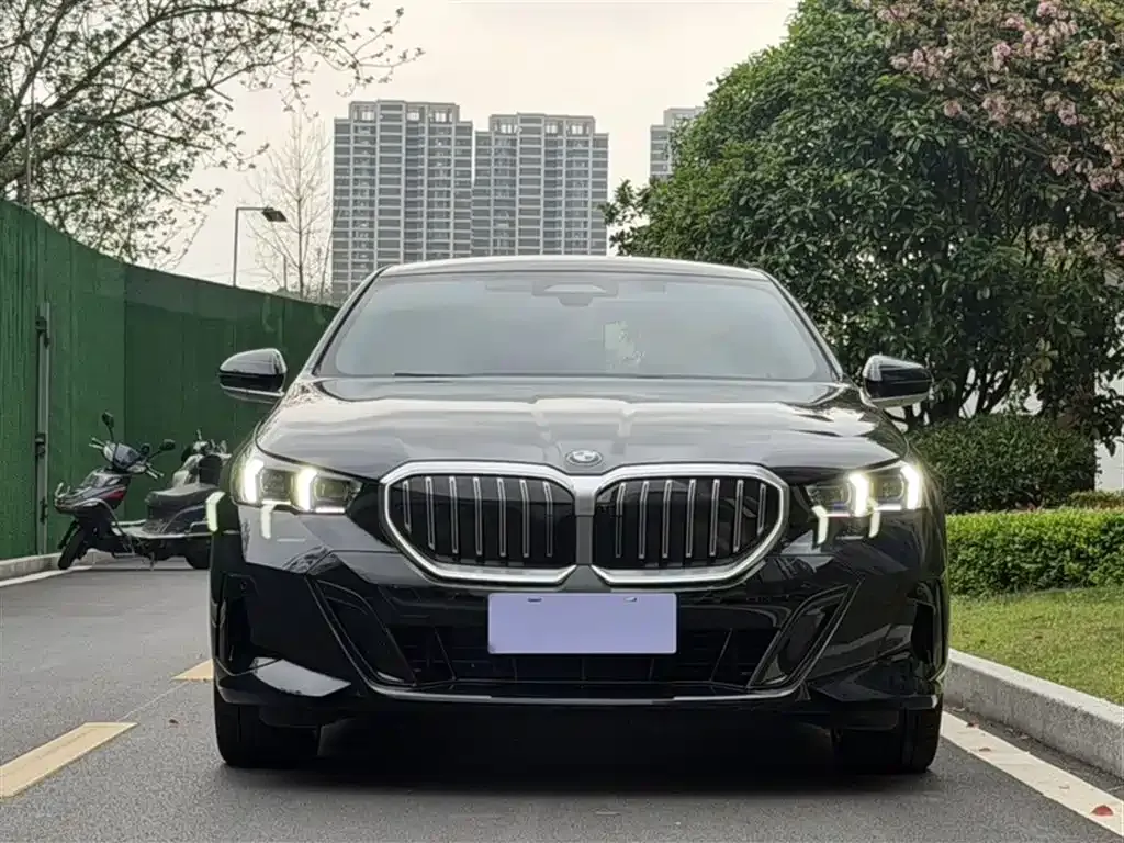 BMW 5 Series — фото 2