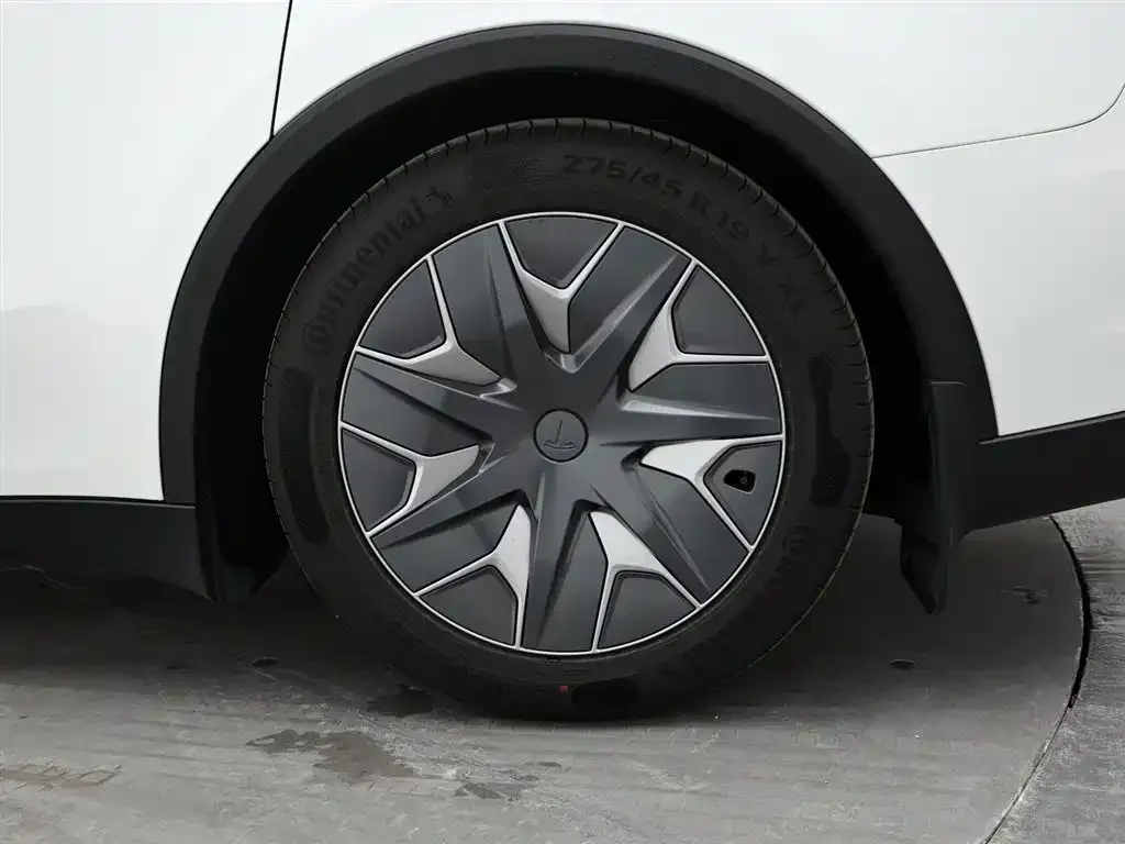 Tesla Model Y L — фото 3