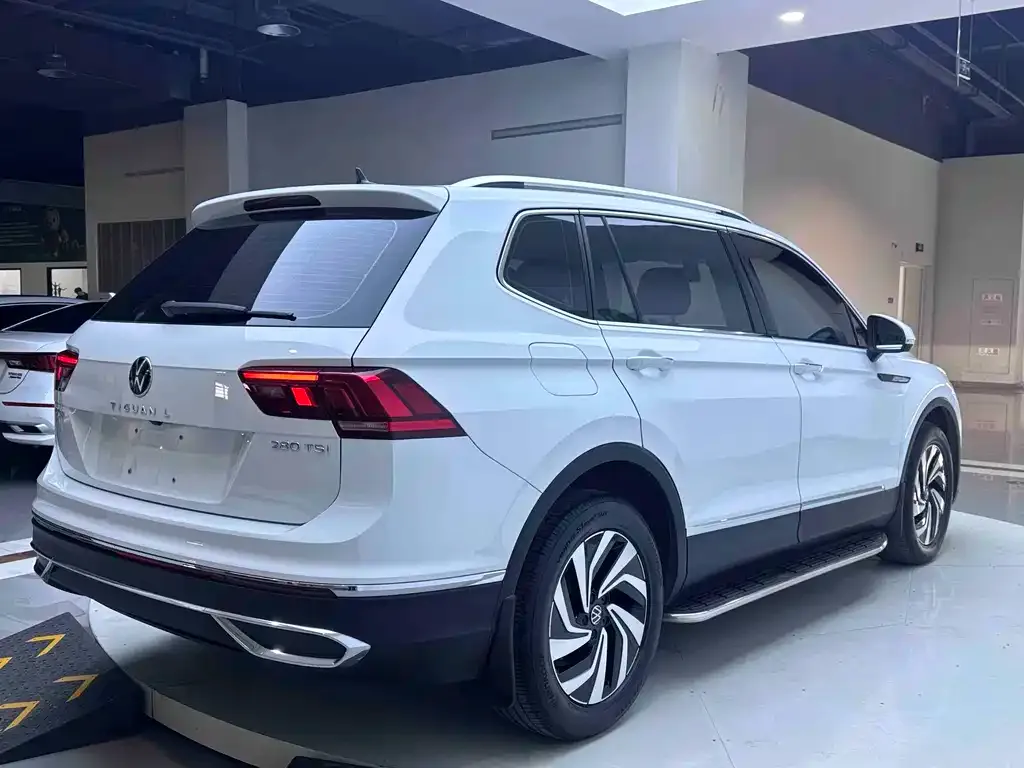 Volkswagen Tiguan L — фото 4