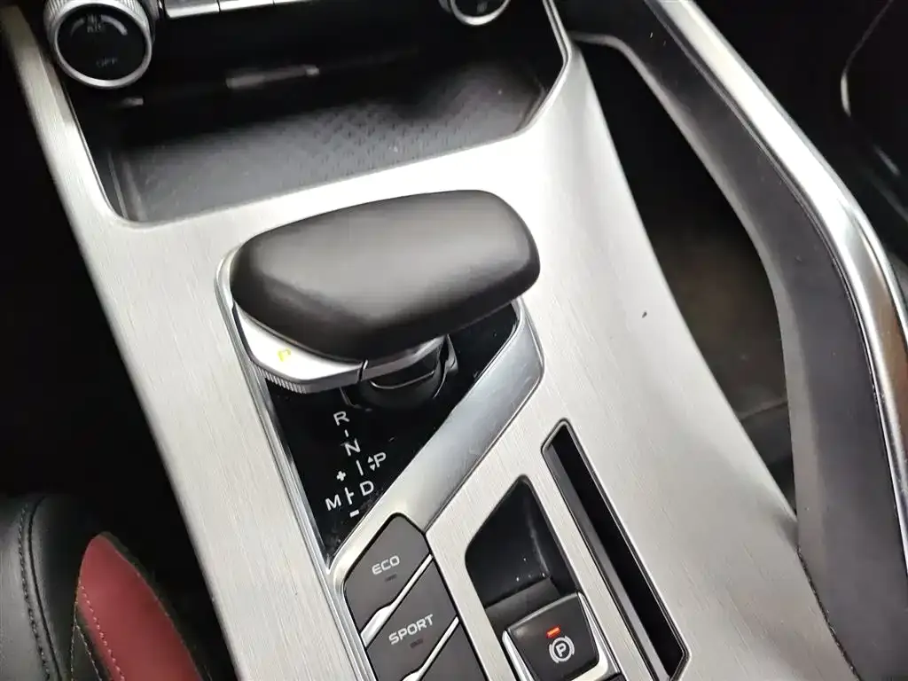 Geely Binyue — фото 10