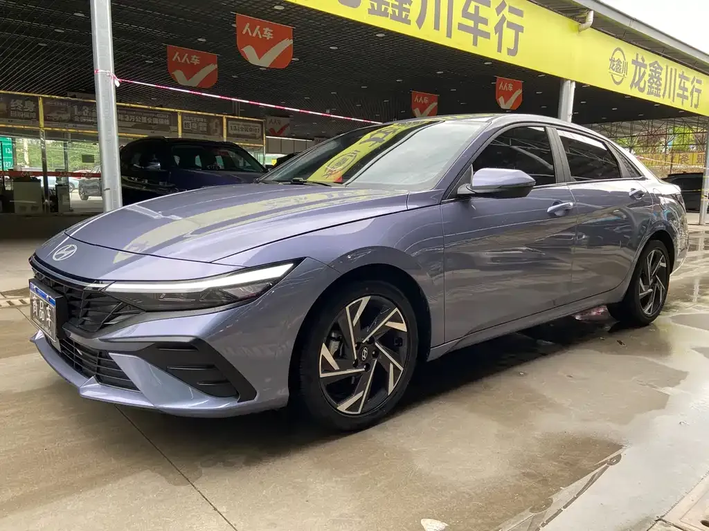 Hyundai Elantra — фото 1