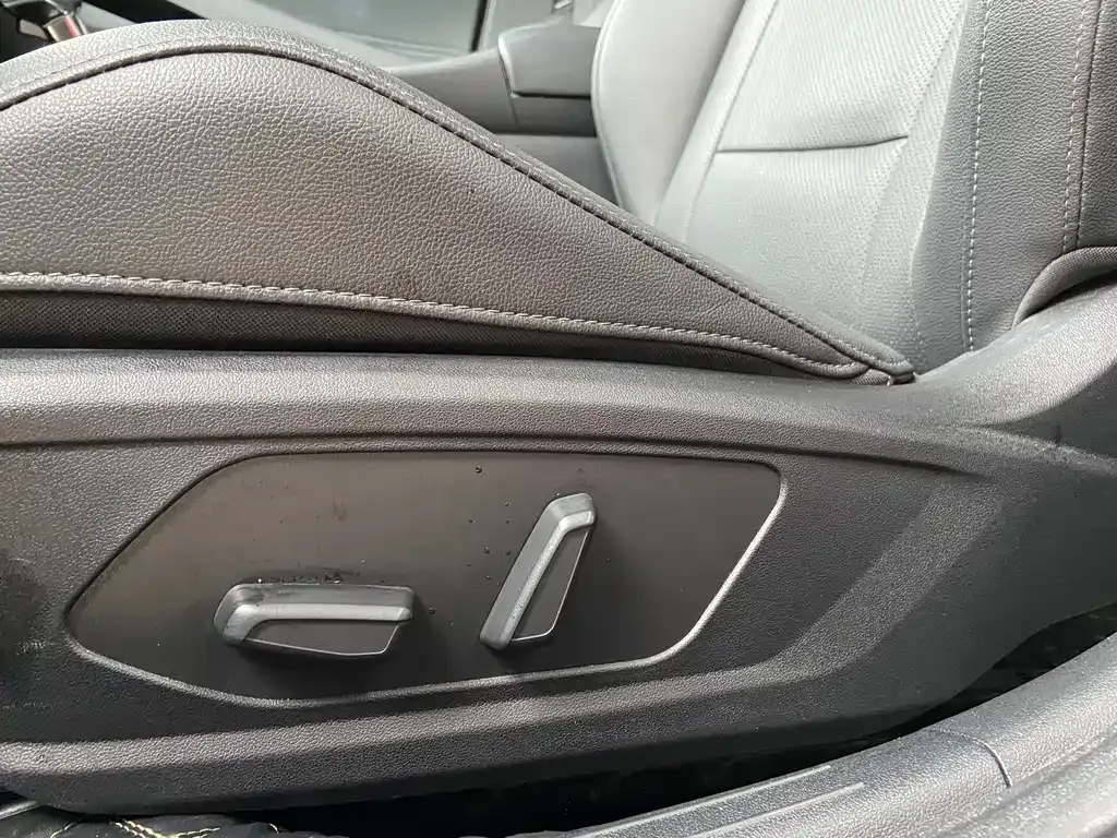 Hyundai Elantra — фото 6