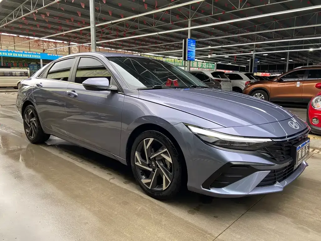 Hyundai Elantra — фото 10
